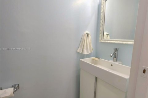 Condo in Tavernier, Florida, 2 bedrooms  № 1728340 - photo 25