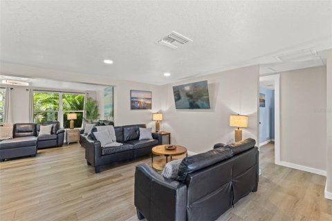 Villa ou maison à vendre à Palm Harbor, Floride: 3 chambres, 134.43 m2 № 2400107 - photo 9