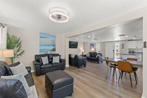 Villa ou maison à vendre à Palm Harbor, Floride: 3 chambres, 134.43 m2 № 2400107 - photo 6