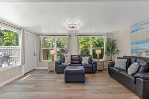 Villa ou maison à vendre à Palm Harbor, Floride: 3 chambres, 134.43 m2 № 2400107 - photo 11