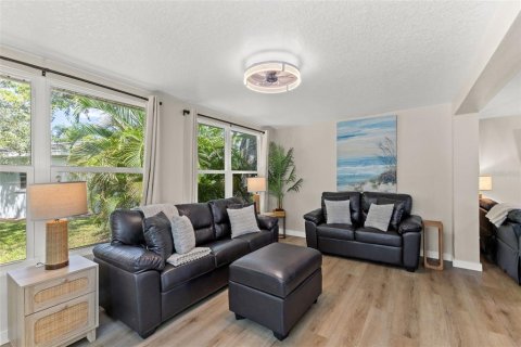 Villa ou maison à vendre à Palm Harbor, Floride: 3 chambres, 134.43 m2 № 2400107 - photo 8