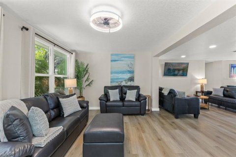 Villa ou maison à vendre à Palm Harbor, Floride: 3 chambres, 134.43 m2 № 2400107 - photo 7