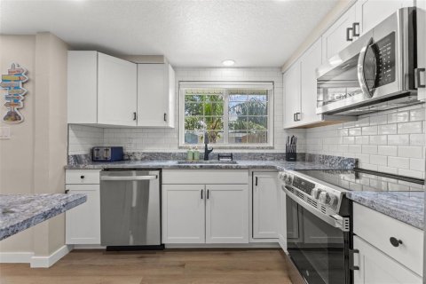 Villa ou maison à vendre à Palm Harbor, Floride: 3 chambres, 134.43 m2 № 2400107 - photo 18