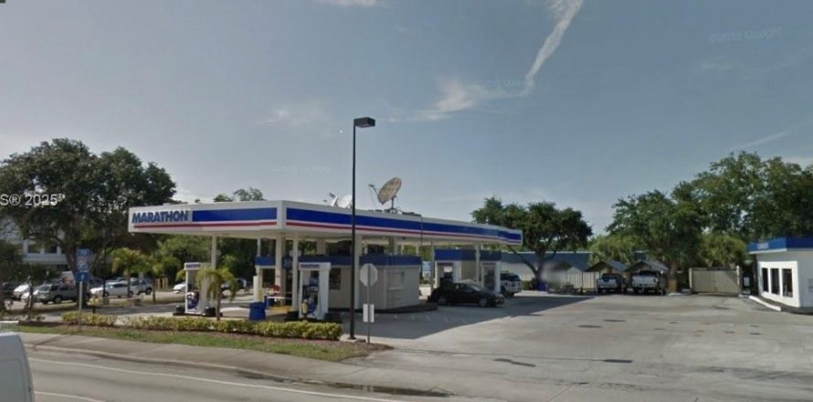 Commercial property in Palm City, Florida № 1872397
