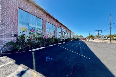 Commercial property in Saint Petersburg, Florida 250.84 sq.m. № 2201176 - photo 4