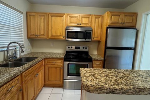 Condo in Sunrise, Florida, 2 bedrooms  № 1889448 - photo 1