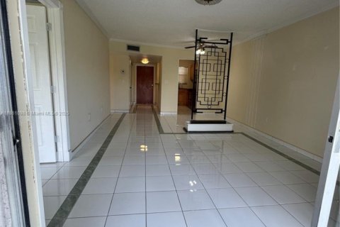 Condo in Sunrise, Florida, 2 bedrooms  № 1889448 - photo 11
