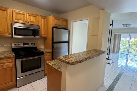Condo in Sunrise, Florida, 2 bedrooms  № 1889448 - photo 4