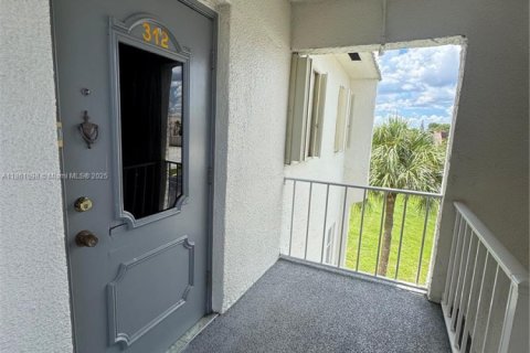 Condo in Sunrise, Florida, 2 bedrooms  № 1889448 - photo 24