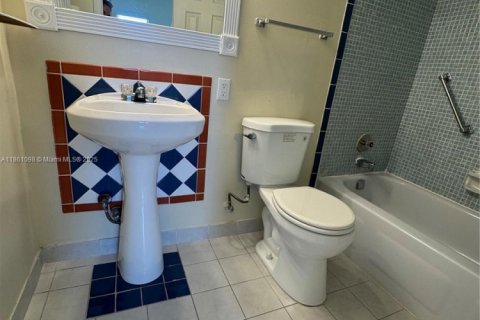 Condo in Sunrise, Florida, 2 bedrooms  № 1889448 - photo 21
