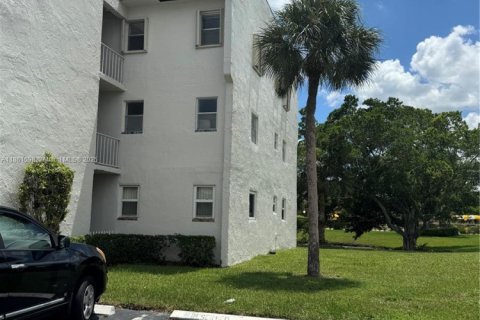 Condo in Sunrise, Florida, 2 bedrooms  № 1889448 - photo 27