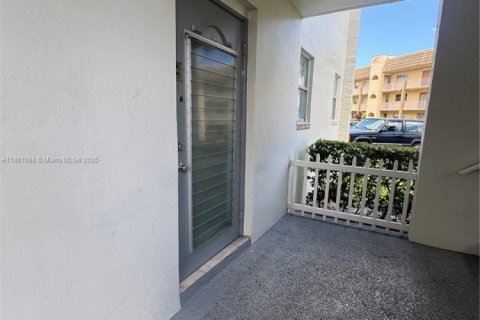 Condo in Sunrise, Florida, 2 bedrooms  № 1889448 - photo 23