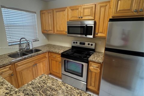 Condo in Sunrise, Florida, 2 bedrooms  № 1889448 - photo 6