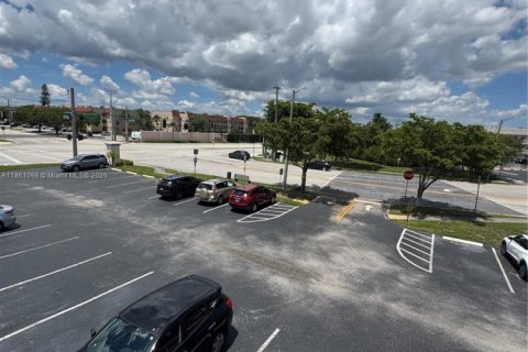 Condo in Sunrise, Florida, 2 bedrooms  № 1889448 - photo 26