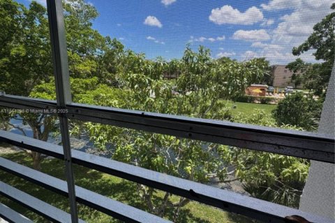 Condo in Sunrise, Florida, 2 bedrooms  № 1889448 - photo 13