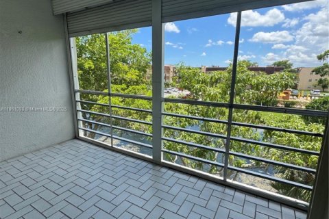 Condo in Sunrise, Florida, 2 bedrooms  № 1889448 - photo 12