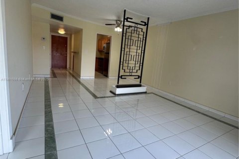 Condo in Sunrise, Florida, 2 bedrooms  № 1889448 - photo 10