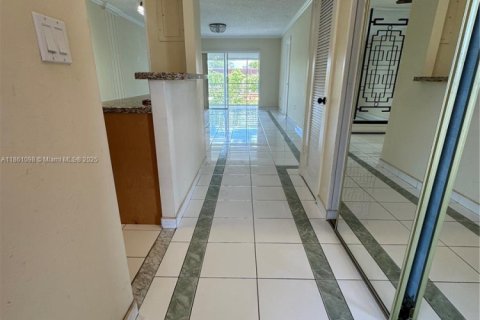 Condo in Sunrise, Florida, 2 bedrooms  № 1889448 - photo 7