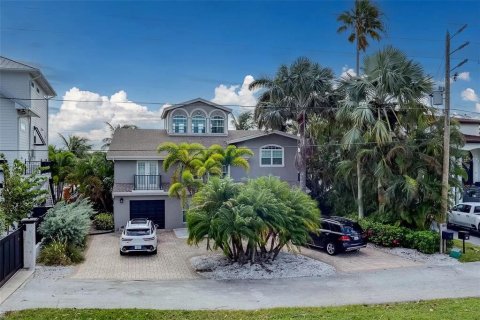 House in Belleair Beach, Florida 4 bedrooms, 368.64 sq.m. № 1749503 - photo 2