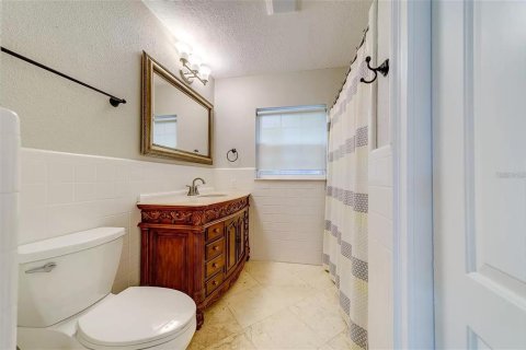 House in Belleair Beach, Florida 4 bedrooms, 368.64 sq.m. № 1749503 - photo 17