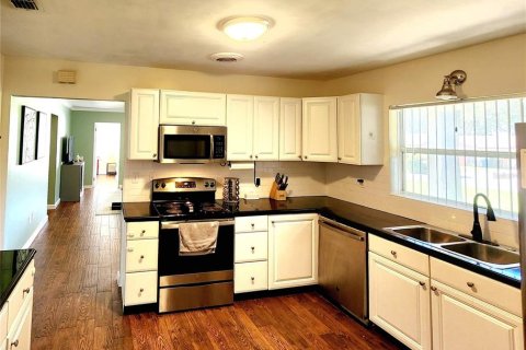 House in Lake Alfred, Florida 3 bedrooms, 132.85 sq.m. № 1751615 - photo 6
