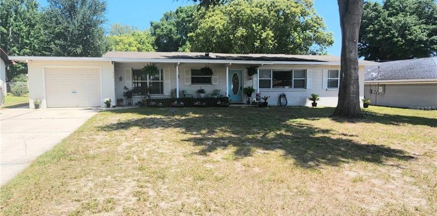 House in Lake Alfred, Florida 3 bedrooms, 132.85 sq.m. № 1751615
