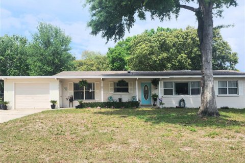 House in Lake Alfred, Florida 3 bedrooms, 132.85 sq.m. № 1751615 - photo 2