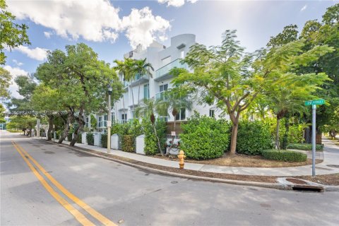 Townhouse in Miami Beach, Florida 3 bedrooms, 132.85 sq.m. № 2016350