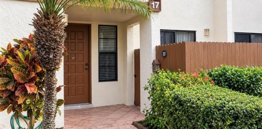Townhouse in Seminole, Florida 3 bedrooms, 124.02 sq.m. № 2410463