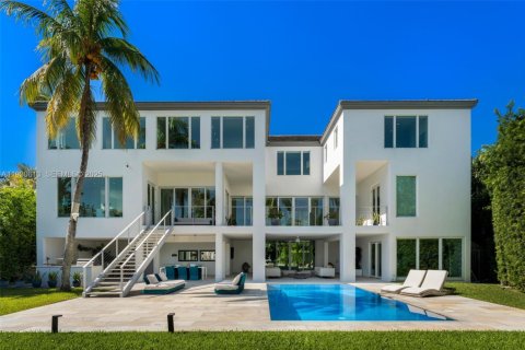 Villa ou maison à louer à Key Biscayne, Floride: 5 chambres, 551.84 m2 № 1990615 - photo 1