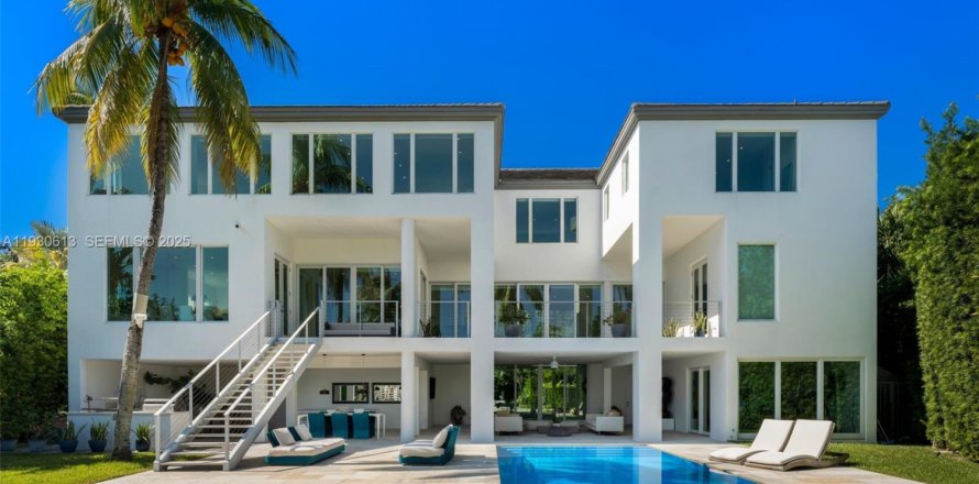Villa ou maison à Key Biscayne, Floride 5 chambres, 551.84 m2 № 1990615