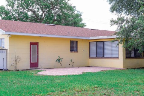 House in Winter Haven, Florida 2 bedrooms, 148.83 sq.m. № 1127707 - photo 1