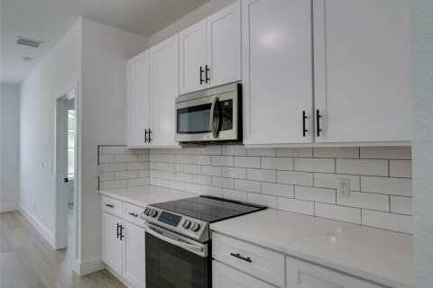 House in Davenport, Florida 4 bedrooms, 134.89 sq.m. № 1870740 - photo 18