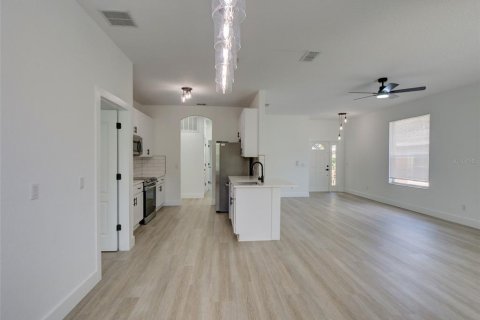 House in Davenport, Florida 4 bedrooms, 134.89 sq.m. № 1870740 - photo 19