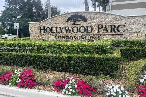 Copropriété à louer à Hollywood, Floride: 2 chambres, 98.48 m2 № 1970718 - photo 1