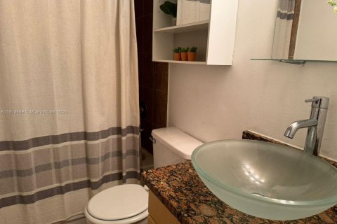 Copropriété à louer à Hollywood, Floride: 2 chambres, 98.48 m2 № 1970718 - photo 9