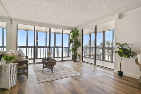 Condo in Redington Shores, Florida, 2 bedrooms  № 1899674 - photo 28