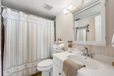 Condo in Redington Shores, Florida, 2 bedrooms  № 1899674 - photo 25
