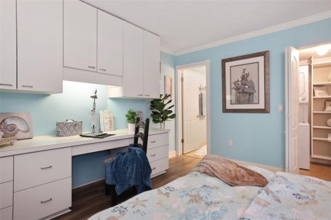 Condo in Redington Shores, Florida, 2 bedrooms  № 1899674 - photo 15