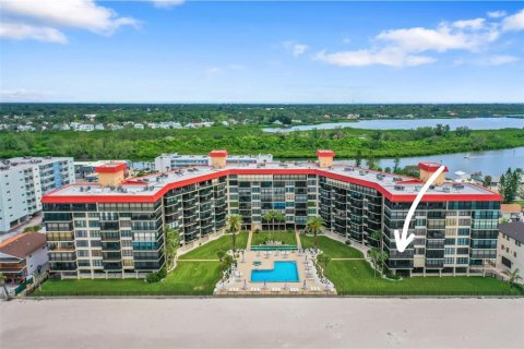 Condo in Redington Shores, Florida, 2 bedrooms  № 1899674 - photo 5
