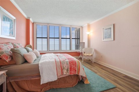 Condo in Redington Shores, Florida, 2 bedrooms  № 1899674 - photo 20