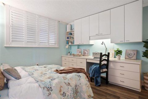 Condo in Redington Shores, Florida, 2 bedrooms  № 1899674 - photo 14