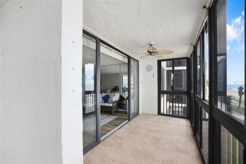 Condo in Redington Shores, Florida, 2 bedrooms  № 1899674 - photo 30