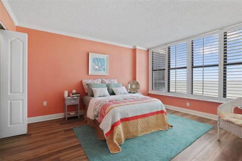 Condo in Redington Shores, Florida, 2 bedrooms  № 1899674 - photo 19