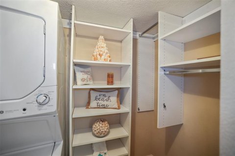 Condo in Redington Shores, Florida, 2 bedrooms  № 1899674 - photo 13