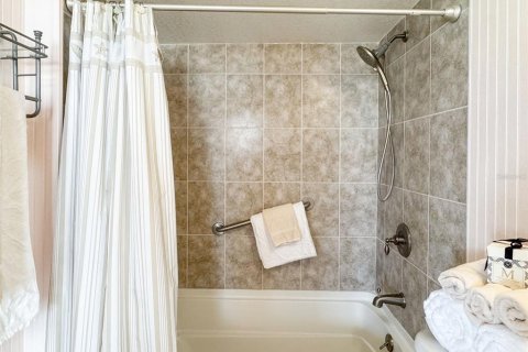 Condo in Redington Shores, Florida, 2 bedrooms  № 1899674 - photo 24