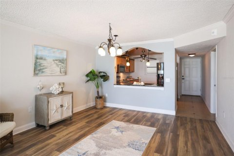 Condo in Redington Shores, Florida, 2 bedrooms  № 1899674 - photo 7