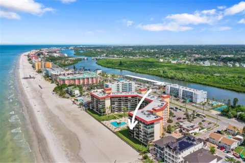 Condo in Redington Shores, Florida, 2 bedrooms  № 1899674 - photo 6