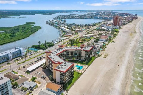 Condo in Redington Shores, Florida, 2 bedrooms  № 1899674 - photo 4