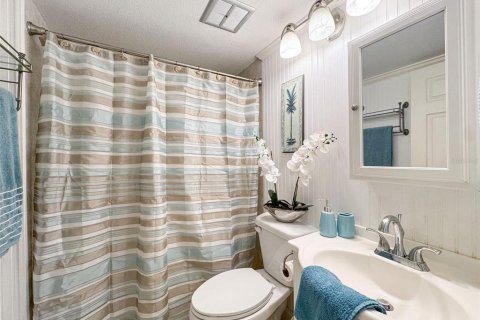Condo in Redington Shores, Florida, 2 bedrooms  № 1899674 - photo 17